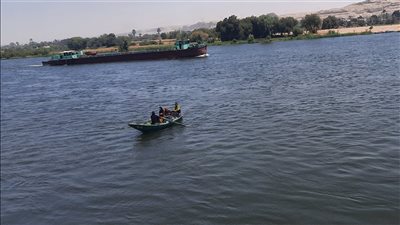 شباك الأمل والصنارة.. نساء النيل يصارعن الأمواج بحثًا عن الرزق في المنيا |صور