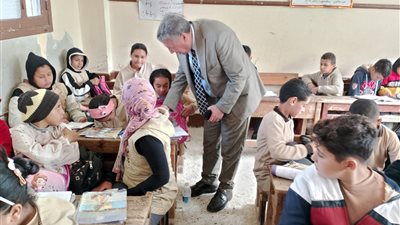 وكيل تعليم البحيرة يفاجئ مدارس إدارة التحرير  لمتابعة انتظام الدراسة |صور