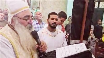 طقوس خاصة من صلاة اللقان بكنيسة أبي فام الجندي بقنا| صور وفيديو