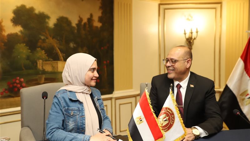 محررة نيوز رووم مع