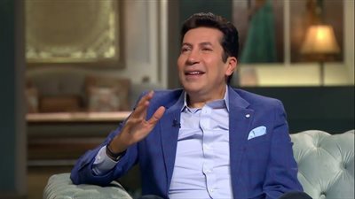 هاني رمزي بعد خطوبة نجله: «إحساس غريب عمري ما كنت أب بمعنى الأب»