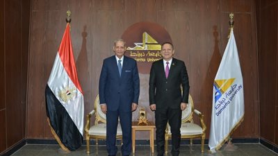 لدمج ذوي الإعاقة.. وزير التعليم السابق يناقش رسالة ماجستير في دمياط |صور