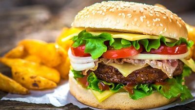 طريقة عمل البرجر في المنزل: طعم شهي وأسلوب سهل التحضير