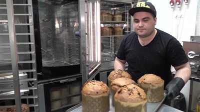 خبازون أوكرانيون يستعينون بطائرات دون طيار لتوصيل حلوى عيد الفصح للجنود