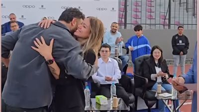 ميدو يكرم زوجته لمساهمتها في نجاح البطولة الودية الخاصة بالمدارس اليابانية