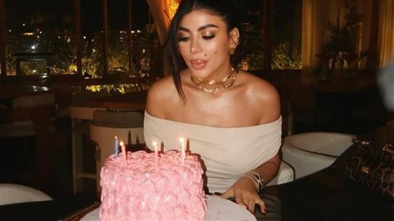 كارولين عزمي