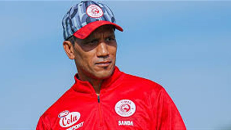 فادلو ديفيز مدرب