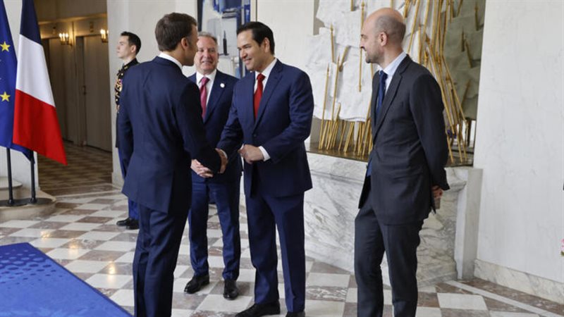 الرئيس الفرنسي ووزير