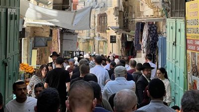 توافد آلاف الفلسطينيين لأداء صلاة الجمعة في المسجد الأقصى| صور