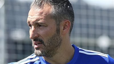 أسطورة إيطاليا زامبروتا يعاني من مرض نادر قد يؤدي إلى استئصال ساقيه