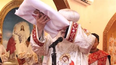 بكنيسة الكاروز.. الأنبا شاروبيم يترأس صلوات الجمعة العظيمة بقنا