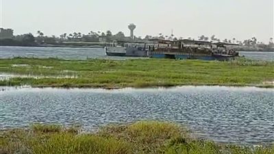 تعطل عبارة نهرية بطهطا في سوهاج بسبب توقف أحد محركاتها |صور