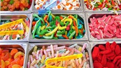 بعد غلق بـ لبن..تحذير طبي: الألوان الصناعية تسبب تقلب المزاج وتهدد الكبد