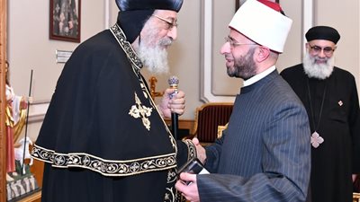 وزير الأوقاف يهنئ البابا تواضروس الثاني بعيد القيامة المجيد
