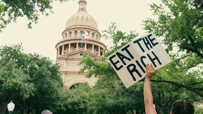 واشنطن تواجه 400 تظاهرة مناهضة للرئيس الأمريكي دونالد ترامب