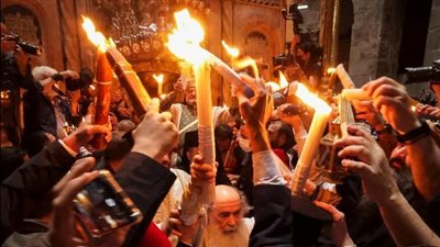 ظهور النور المقدس من قبر المسيح.. معجزة تتكرر سنويًا (تفاصيل الحدث الأعظم)
