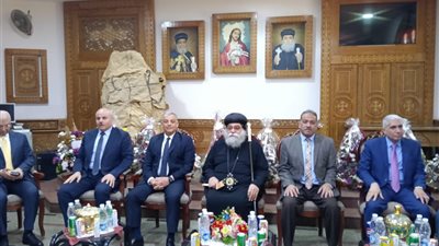 بث مباشر.. محافظ الإسماعيلية في جولة للكنائس للتهنئة بعيد القيامة المجيد   