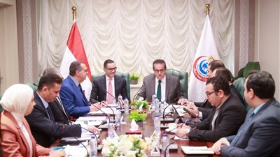 دعما للاستثمار.. الحكومة تبحث وضع آليات وحلول لتخفيف الأعباء المالية