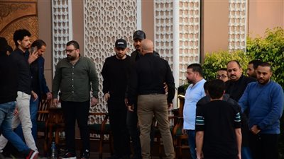 بدء مراسم عزاء الفنان الراحل سليمان عيد.. وحمدي الميرغني يستقبل المعزيين