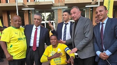 مشجعو صن داونز يحيون الخطيب .. بعثة الأهلي تصل مطار جوهانسبرج للعودة إلى مصر