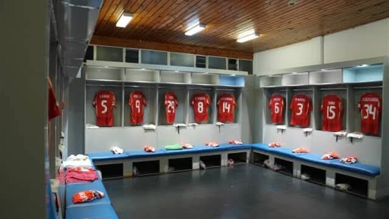 قمصان الأهلي تزين