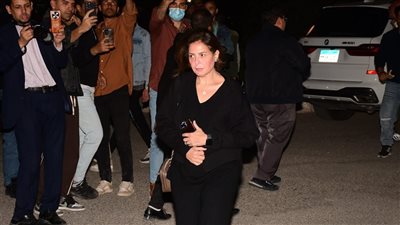  صابرين وهند عاكف ورامي رضوان في عزاء سليمان عيد (صور )