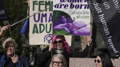  احتجاجات في لندن ضد حكم استبعاد المتحولات جنسيا من التعريف القانوني للمرأة