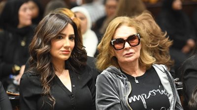 يسرا والسقا وسامي ومي عمر يشاركون في عزاء الفنان الراحل سليمان عيد