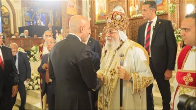 وزير التربية والتعليم يشارك في قداس عيد القيامة ويقدم التهاني للأقباط