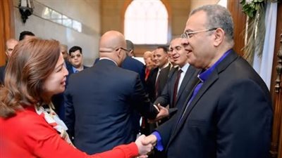 إلهام شاهين تشارك في قداس عيد القيامة بالكنيسة الإنجيلية في مصر الجديدة