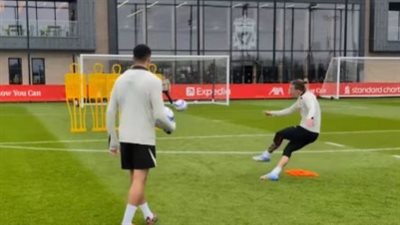 ليفربول يستعرض مهارات لاعبيه قبل لقاء ليستر سيتي .. فيديو 