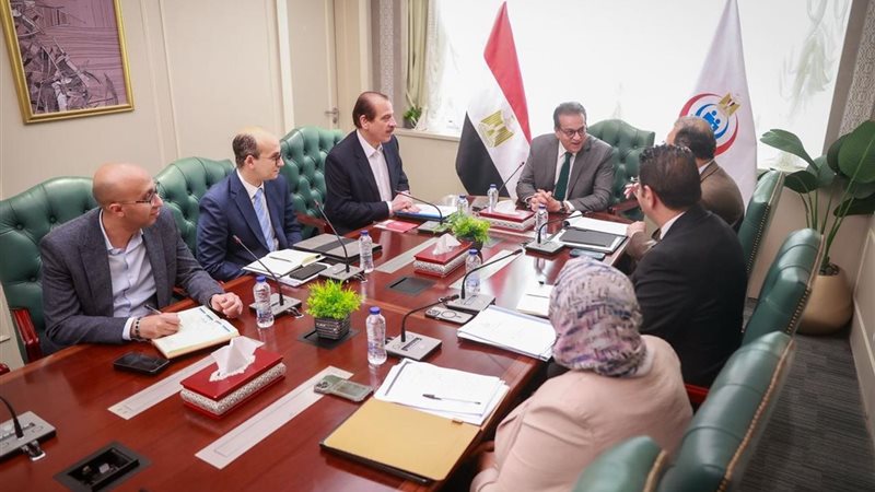 ننشر كواليس اجتماع رئيس هيئة سلامة الغذاء مع مسئولي بـ"لبن" قبل الإغلاق