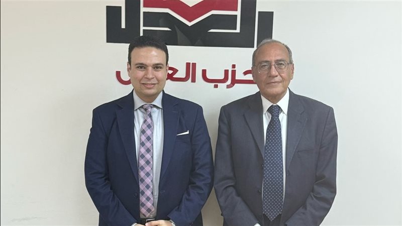 رئيس الحزب مع السفير
