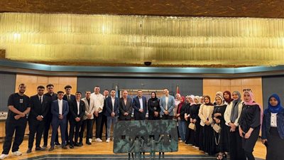 البلشى يستعرض واقع مهنة الصحافة الراهن والتحديات مع طلاب بنى سويف الأهلية 