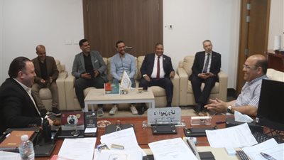 رئيس إقليم القناة يبحث مع نواب البرلمان تطوير الخدمات الصحية في السويس
