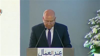 وزير النقل يرفع شعار «النقل شريان التنمية» خلال احتفالية عيد العمال