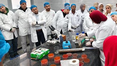 «المواصفات والجودة» تنظم تدريبا حول تقنيات فحص الأغذية والاختبارات المعملية 