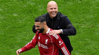 أرني سلوت يتغنى بمحمد صلاح: مو يستحق وداعًا يليق بتاريخه في أنفيلد