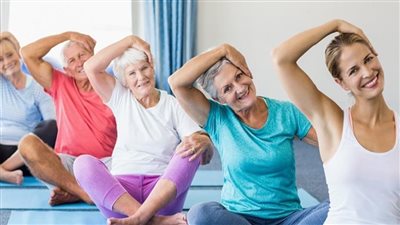     لماذا يزداد وزن النساء بعد الخمسين حتى مع قلة الطعام اليومية
