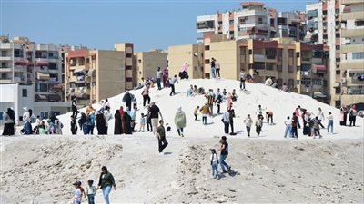 جبال الملح ببورفؤاد تجذب مئات الزوار من المحافظات خلال عطلة نهاية الأسبوع