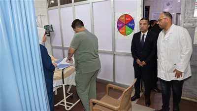 محافظ المنوفية يفاجئ مستشفى سرس الليان العام ويحيل 41 عاملا للتحقيق