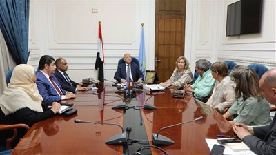 محافظ القاهرة يلتقى بأعضاء جمعية محبى الأشجار وممثلى سكان منطقة المعادى 