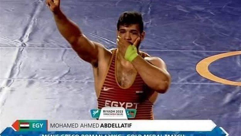 عبد الله منيع يتوج