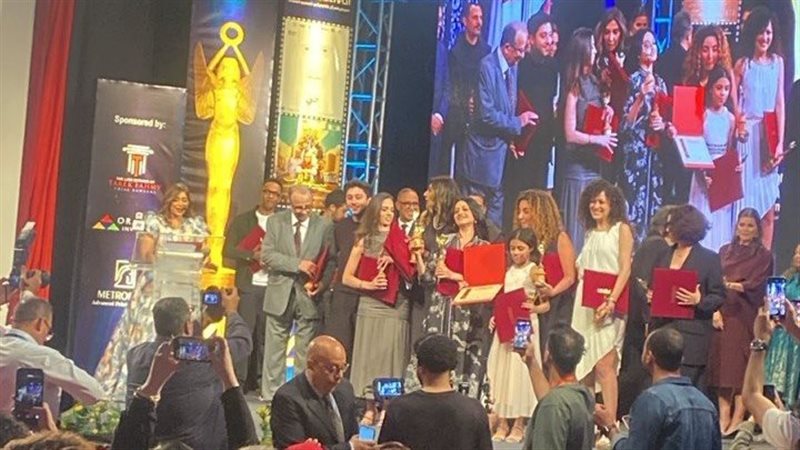 فريق عمل فيلم دخل