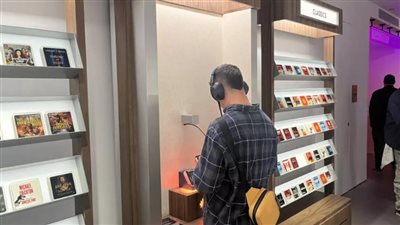 مكتبة بلا كتب ورقية.. افتتاح متجر كتب صوتية في نيويورك