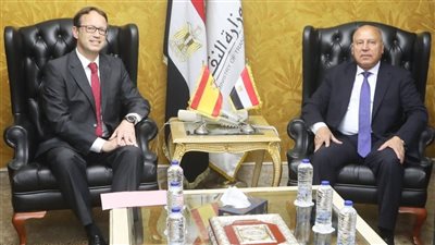 خلال لقائه وزير النقل.. السفير الإسباني يشيد بالتطور الهائل بقطاع النقل بمصر