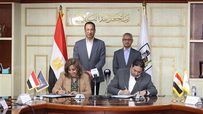 وزير الاتصالات ومحافظ بني سويف يبحثان آليات تسريع التحول الرقمي بالمحافظة