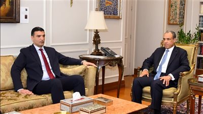 وزيرا الخارجية والصناعة يبحثان العمل على تهيئة بيئة جاذبة للاستثمار الأجنبي