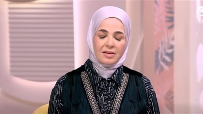 «مكنتش أحب أنقل الخبر».. منى عبد الغني تنهار على الهواء وتنعي هاني شاكر