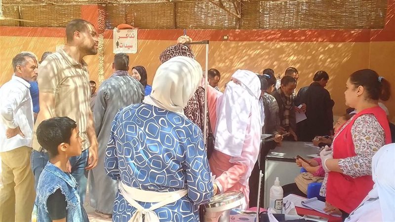 جانب من القافلة الطبية